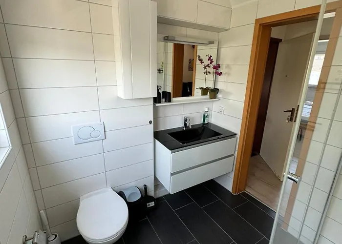 Schoene Ruhige In Anliegerstrasse Daire *